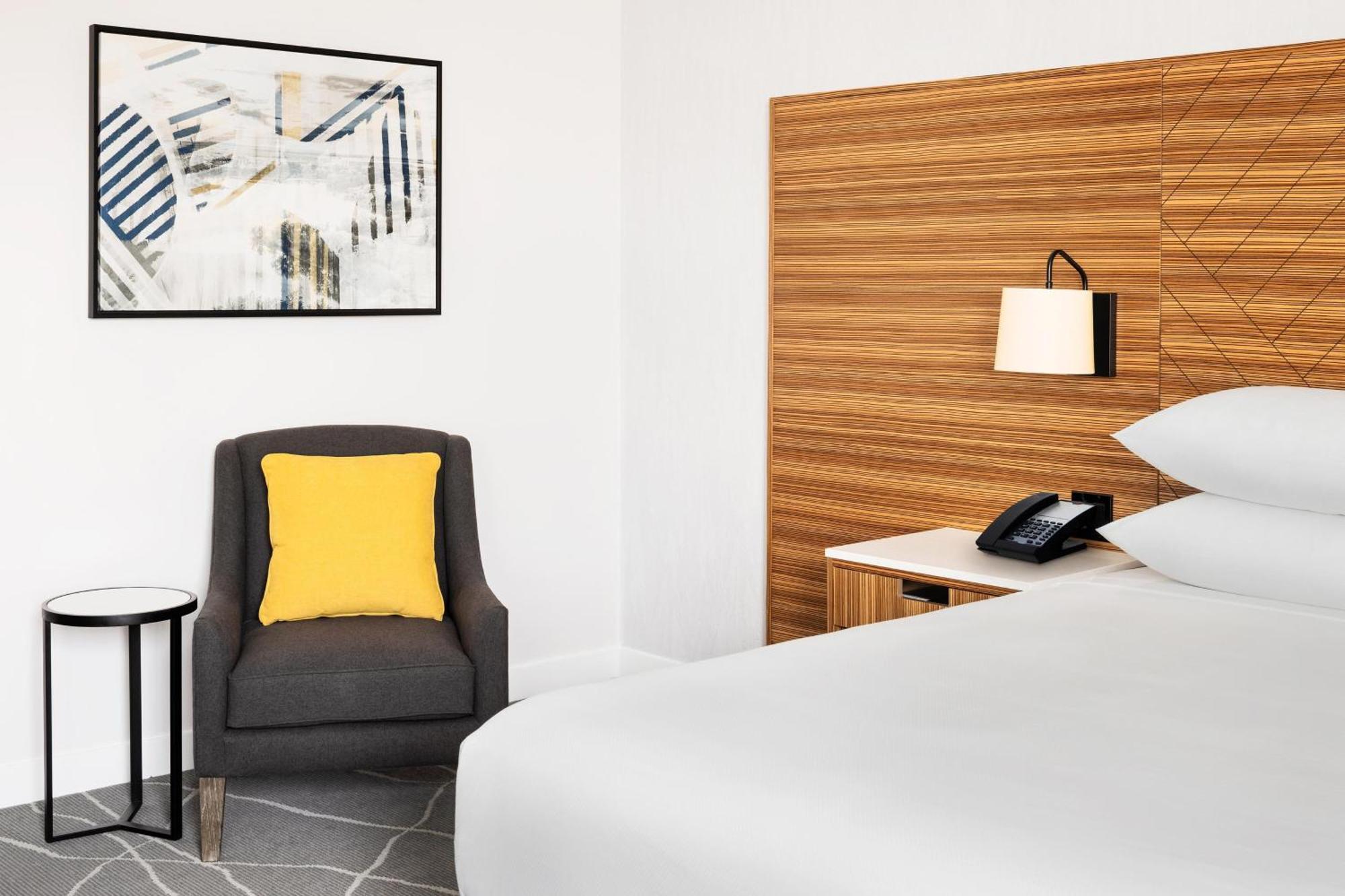 Hotel Delta By Marriott Airport 2*